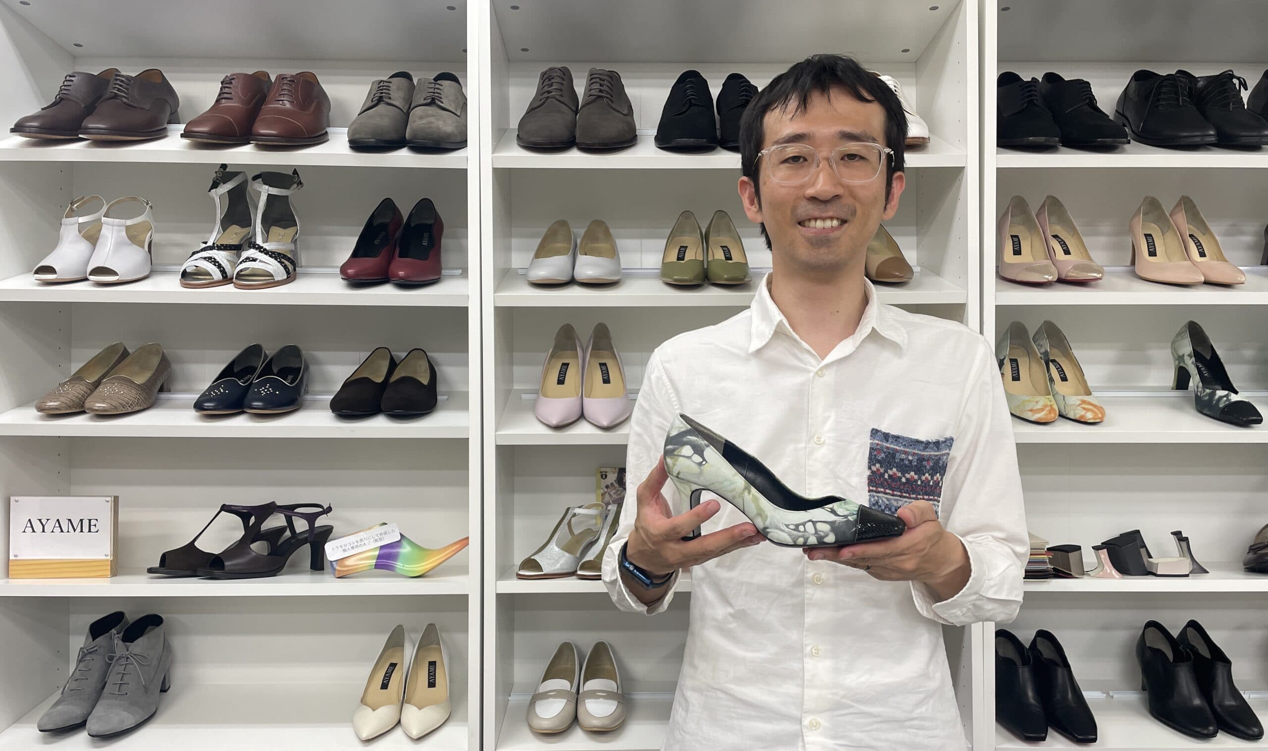 完全予約制のポップアップストアで8万円のオーダーメイドシューズを販売する「AYAME」の戦略