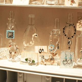 海外に学ぶ! アクセサリーのディスプレイアイデア集