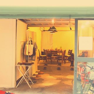 新品ではなく、使い込んだ商品を並べることで革の魅力をアピール/pal ladia