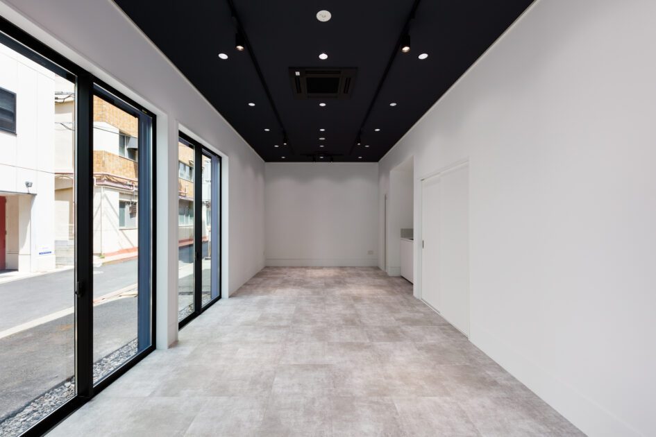 【新中野駅6分】ポップアップストアや展示会に適した路面大きな窓ガラスが特徴の建設会社が作ったレンタルスペース
