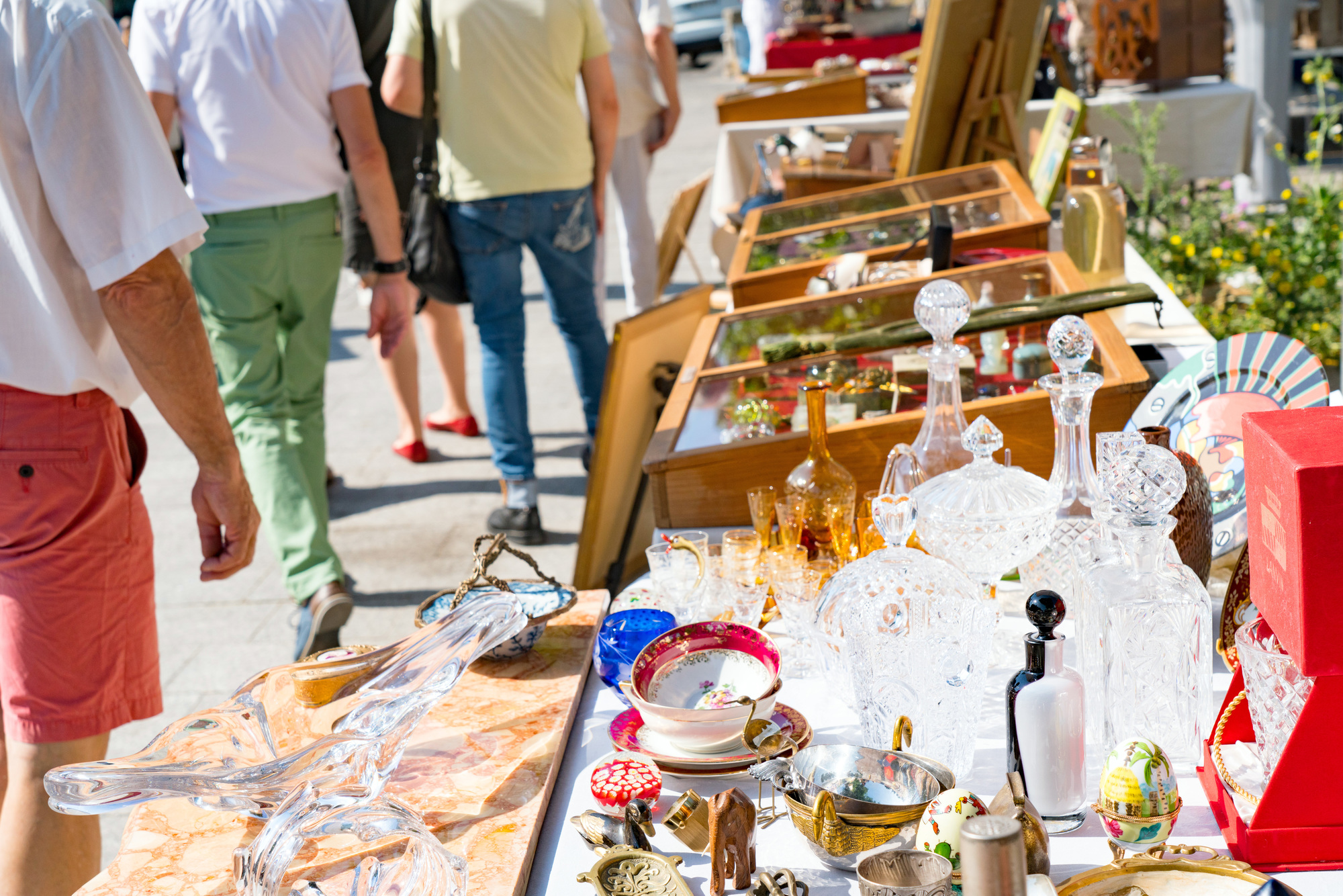 蚤の市とは？今さら聞けない蚤の市のキホン【エリアごとの代表市も紹介