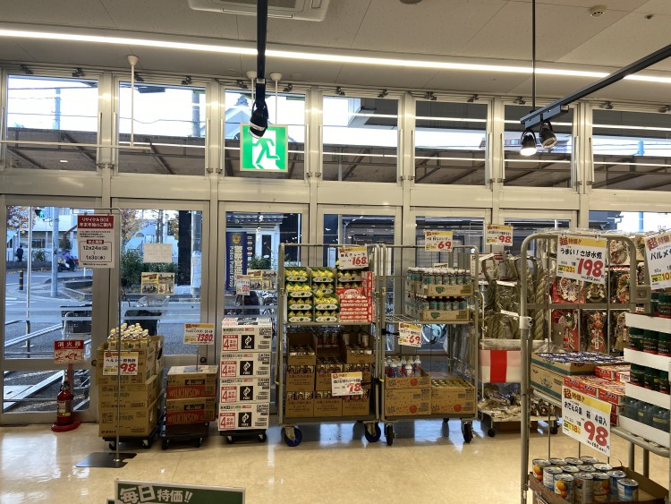 マミーマートの風除室スペースの例