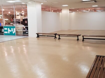 【ヨシヅヤ清洲店】プロモーションやポップアップストアに適した地域密着型商業施設の2Fヤマハ音楽教室横の休憩スペース