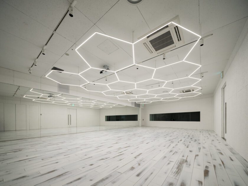 【渋谷駅2分】ポップアップストアや展示会に最適、宮下パーク内の白基調のスタジオ